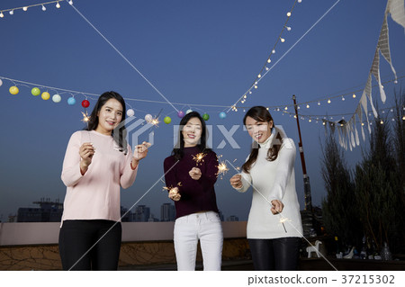 Young woman, friend, Korean Young woman, friend, Korean 37215302