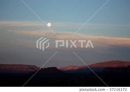 塞多納的月亮 37216172