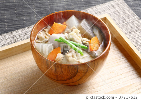 Miso soup with pork and vegetables  37217612