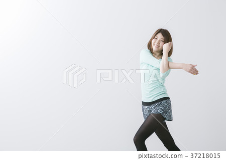 Women exercising 37218015