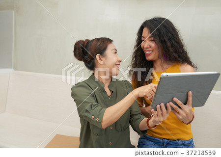 Using mobile app together Using mobile app together 37218539