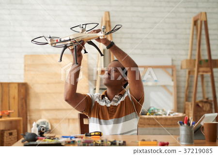 Repairing drone 37219085