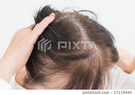 Senior hair care 37219940