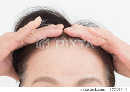 Senior hair care 37219944