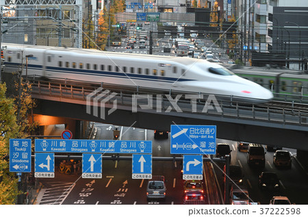 東京都市風景“標誌和新幹線”在日本 37222598