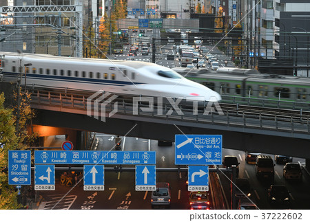 東京都市風景“標誌和新幹線”在日本 37222602