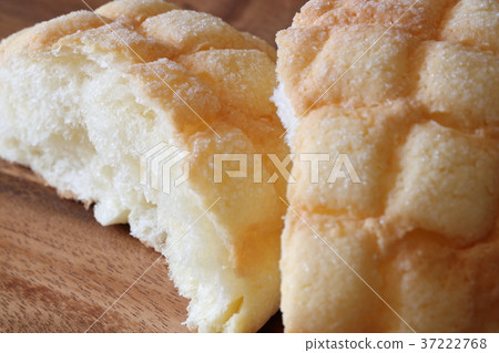 Melon bread 37222768