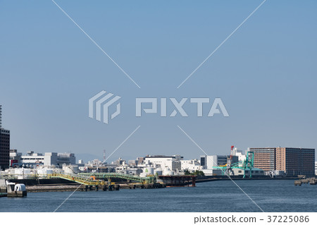 Osaka harbor 37225086