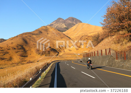 Yufuin在冬天和霧區的旅遊形象 Yufuin在冬天和霧區的旅遊形象 37226188