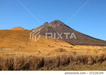 Yufu-dake in winter Yufu-dake in winter 37226194