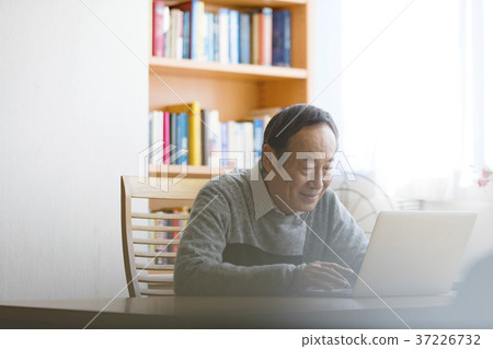 Senior computer 37226732