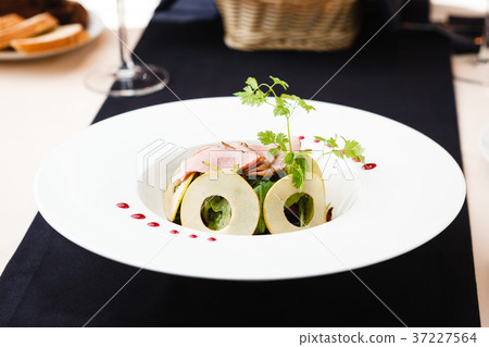 Green salad with cold veal Green salad with cold veal 37227564