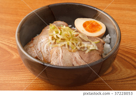 Chow meal on rice 37228053