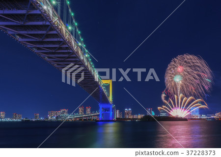 從Shibaura碼頭觀看東京灣和冬季煙花 37228373