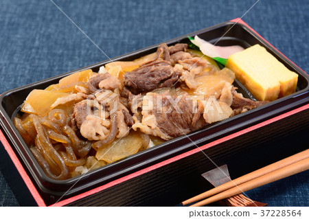 Delicious grilled meat lunch box Delicious grilled meat lunch box 37228564