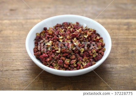 Sichuan Akayama-mochi / Flower garden 37228775