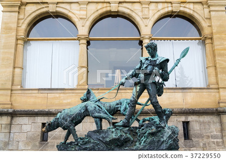 Dog handler statue at czech Konopiste castle Dog handler statue at czech Konopiste castle 37229550