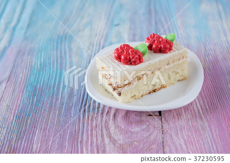 Tasty mini cake 37230595