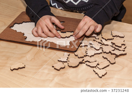 Wooden puzzles 37231248