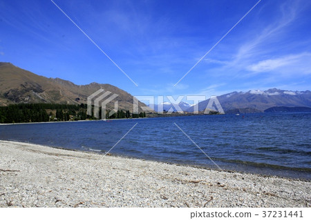 Lake Wanaka (New Zealand) 37231441