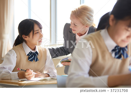 初中生英語課程英語教師高中生中,高中生 初中生英語課程英語教師高中生中,高中生 37231708