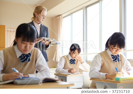 初中生英語課程英語教師高中生中,高中生 初中生英語課程英語教師高中生中,高中生 37231710