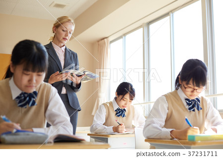 初中生英語課程英語教師高中生中,高中生 初中生英語課程英語教師高中生中,高中生 37231711