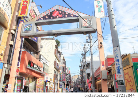 Shopping street Tobu Tojo Line in front of Oyama Station Shopping street Tobu Tojo Line in front of Oyama Station 37232844