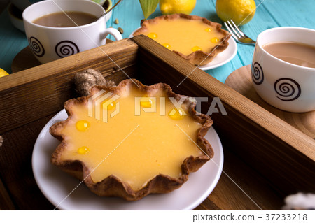 lemon tarts and coffee 37233218