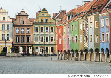 view of empty main square Stary Rynek at Poznan 37233333