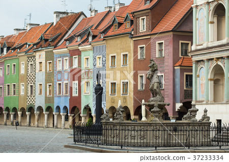 view of empty main square Stary Rynek at Poznan 37233334