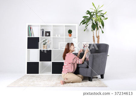 RF photo - Single life, having fun spending time with pet 078 RF photo - Single life, having fun spending time with pet 078 37234613