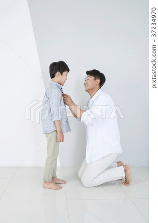 RF photo - Dad and little son isolated shot in studio 388 RF photo - Dad and little son isolated shot in studio 388 37234970