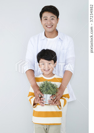 RF photo - Dad and little son isolated shot in studio 382 RF photo - Dad and little son isolated shot in studio 382 37234982