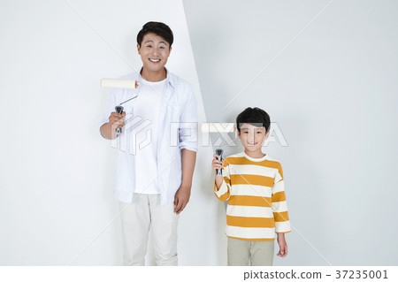RF photo - Dad and little son isolated shot in studio 372 RF photo - Dad and little son isolated shot in studio 372 37235001
