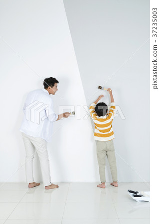 RF photo - Dad and little son isolated shot in studio 371 RF photo - Dad and little son isolated shot in studio 371 37235003