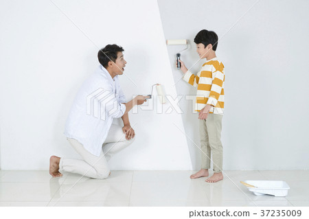 RF photo - Dad and little son isolated shot in studio 368 RF photo - Dad and little son isolated shot in studio 368 37235009