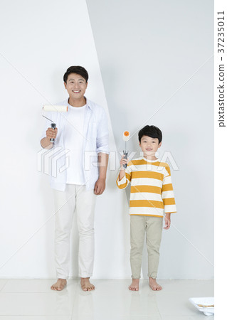RF photo - Dad and little son isolated shot in studio 367 RF photo - Dad and little son isolated shot in studio 367 37235011