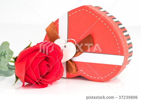 Close up red rose and heart-shaped box on white Close up red rose and heart-shaped box on white 37239806