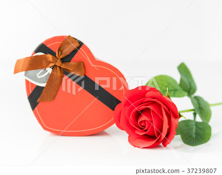 Close up red rose and heart-shaped box on white Close up red rose and heart-shaped box on white 37239807