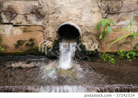 The waste water pipe 37242524