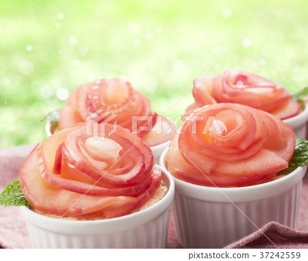 與玫瑰色花的Apple餡餅 37242559