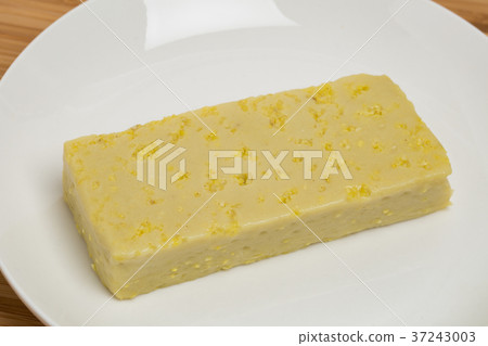 Ginger with chopsticks 37243003