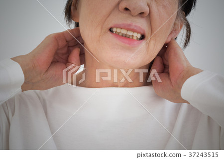 Senior neck pain Senior neck pain 37243515