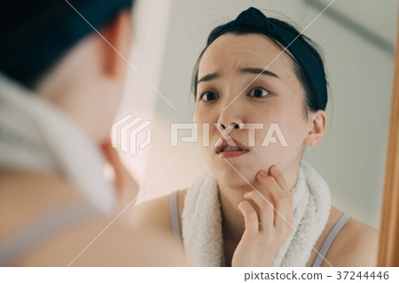 Skin care beauty skin trouble woman Skin care beauty skin trouble woman 37244446