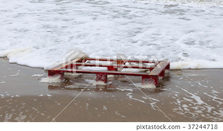 Palette on a beach Palette on a beach 37244718