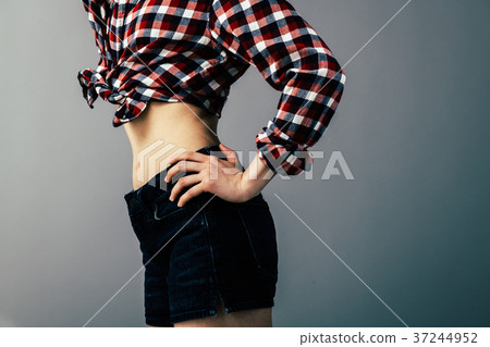 Diet waist waist belly young woman 37244952