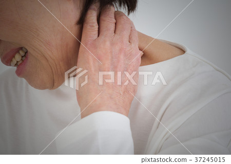 高級頸部疼痛 37245015