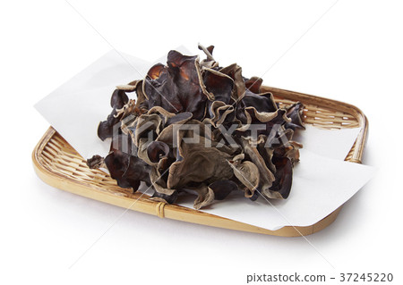 Dried chrysanthemum 37245220