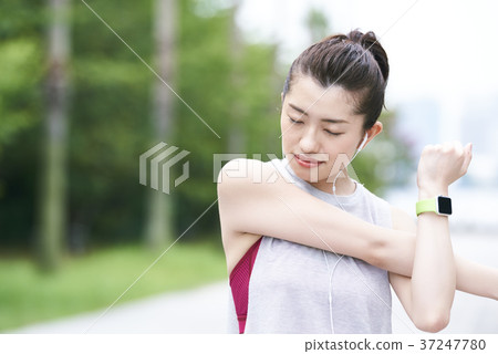 Young woman park stretching 37247780